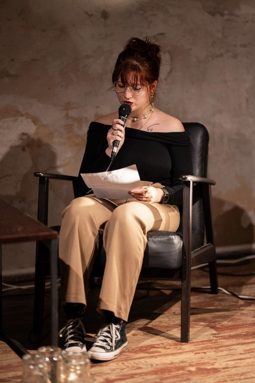 Alice Knoblochová as 