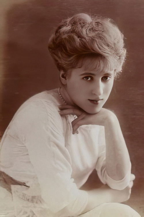 Jeanne Provost as La signora Lebonnard