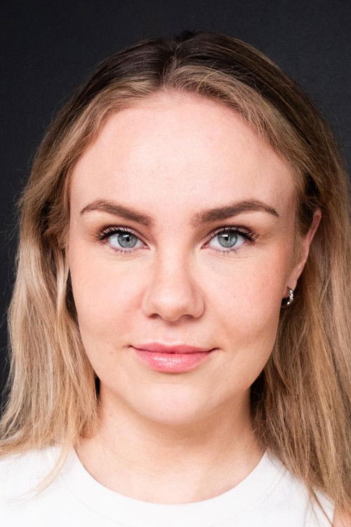 Sara Rut Arnardóttir as Sienna