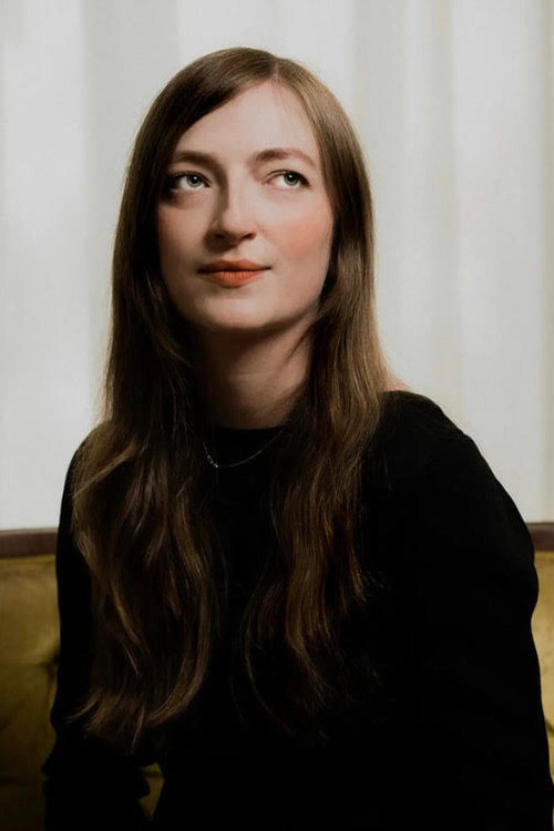 Anna Seregina as Joan