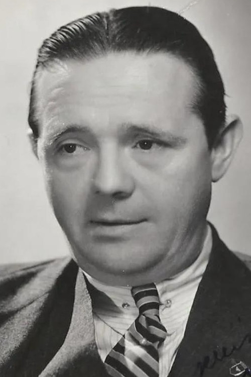 Julio F. Alymán as Doctor