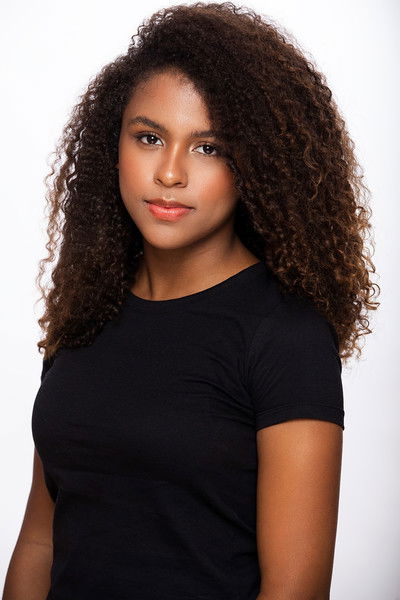 Núbia Maurício as Maria