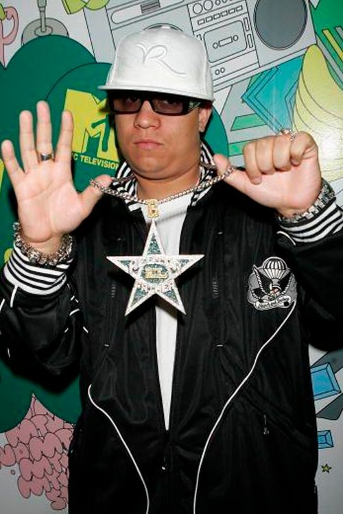 Héctor "El Father" as 