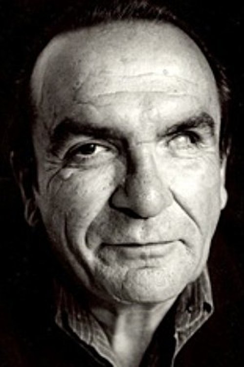 Max Morel as Der Chef der Garage