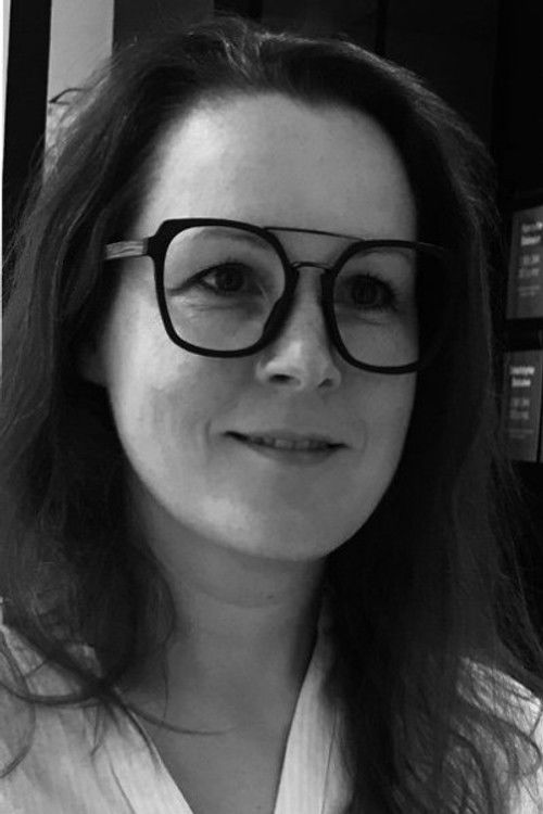 Sandie de Fries as Danser