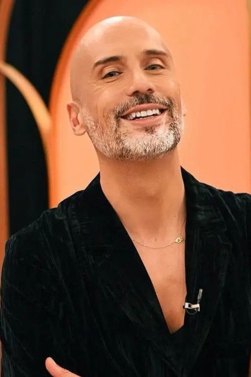 Pedro Crispim as Man on toilet (uncredited)