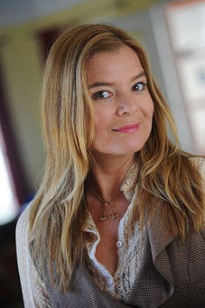 Tatyana Yassukovich as Laura