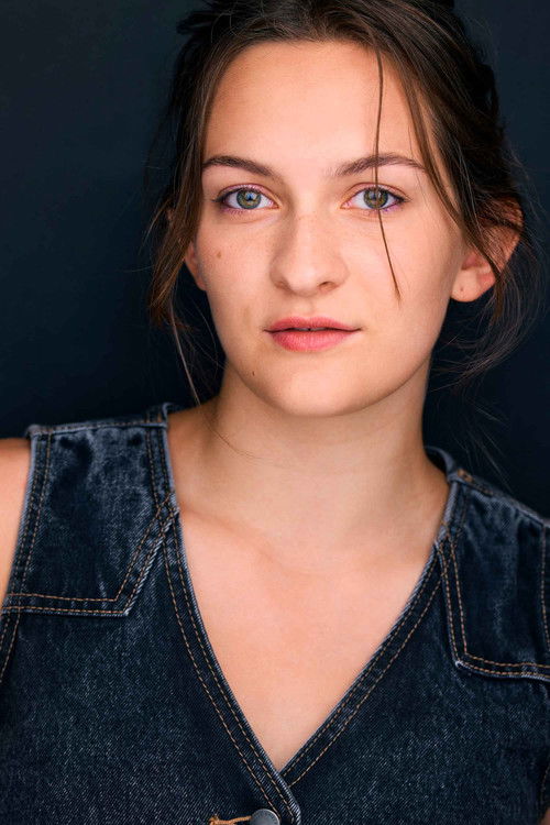 Amelia Mahrie as Ilia