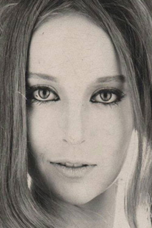 Arabella Árbenz as Claudia