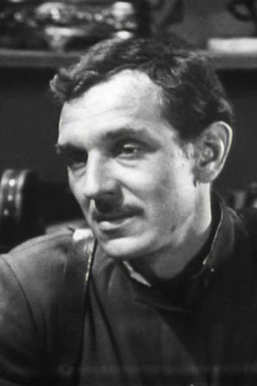 Aleksandr Belousov as Аистов