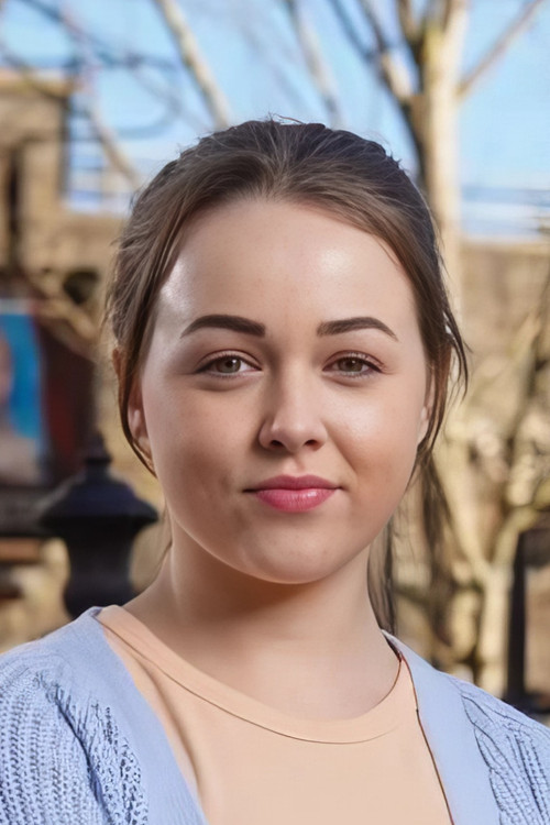 Ellie Dadd as Sophia