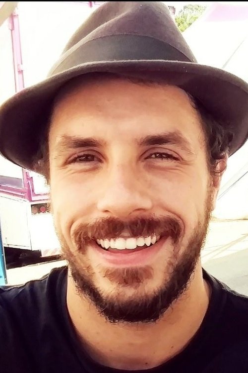 Lucas Branco as Enfermeiro