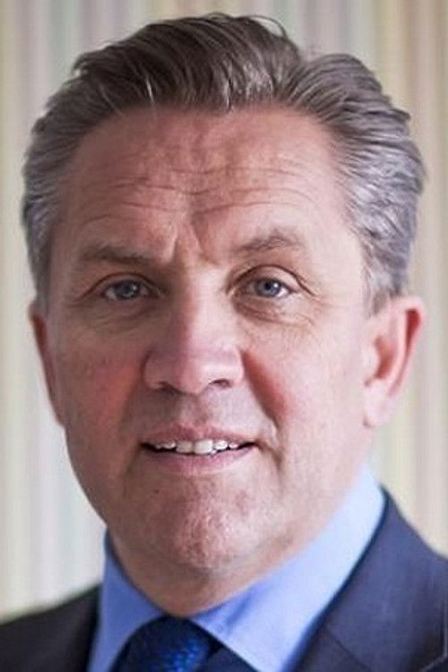 Justin King as Self (Former Sainsbury's CEO, 2004-2014)