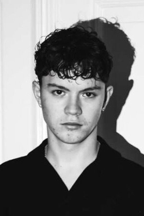 Mo Braun as Jonas Wolters