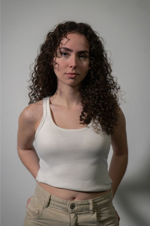 Luisa Aguilar as Chica 1