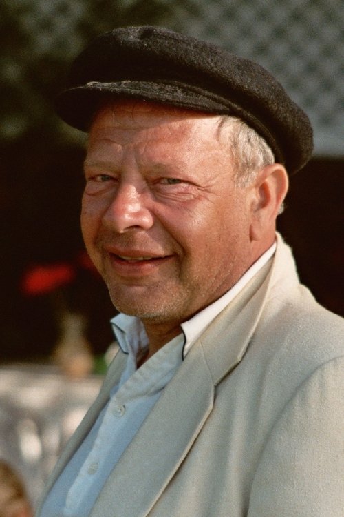 Allan Rich as Boston Official