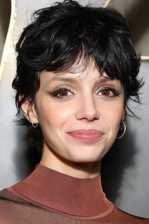 Noée Abita as Aurélie