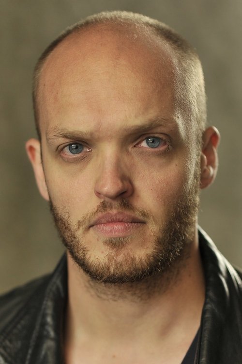 Peter Vinding as Michael