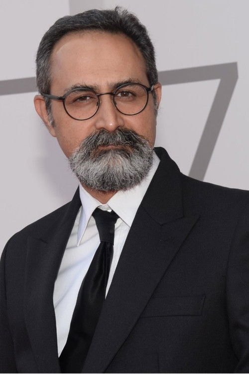 Vahid Jalilvand as Ali