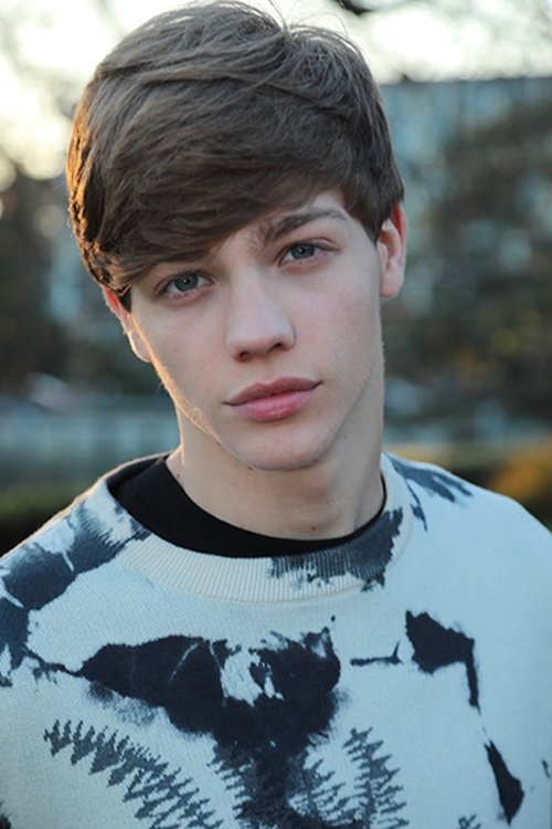 Edoardo Miulli as Dario