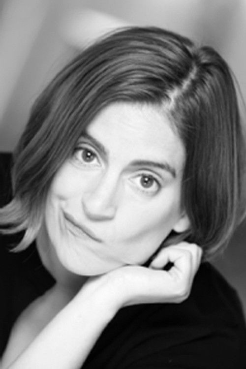 Elise Langer as Bailey