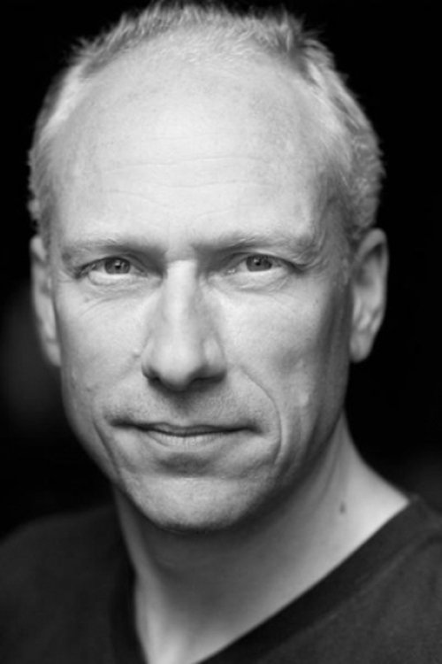 Rupert Wickham as General Raleigh