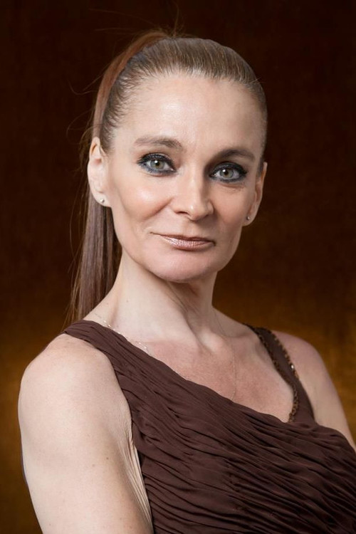 Adriana Mascialino as Fernanda