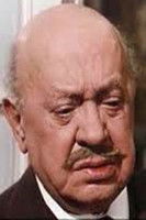 Julio Sanjuán as Don Teófilo Valenzuela