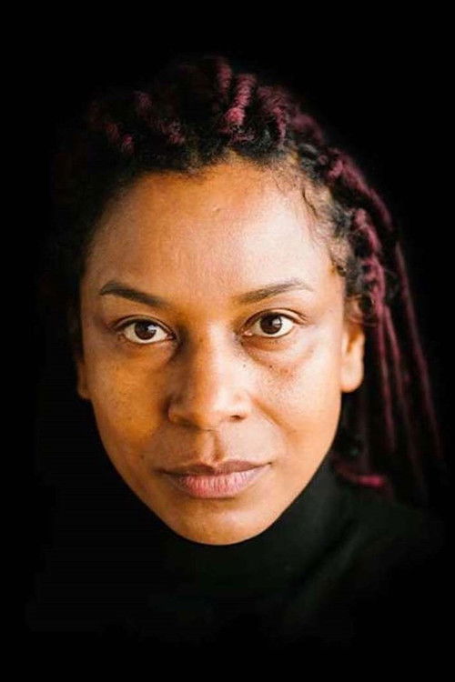 Zia Soares as Oliveira