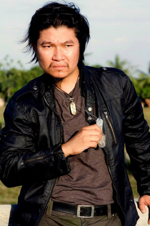 James Lomahan as Garry Santos