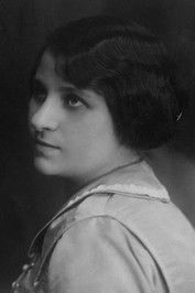 Katy Kaclová-Vališová as 