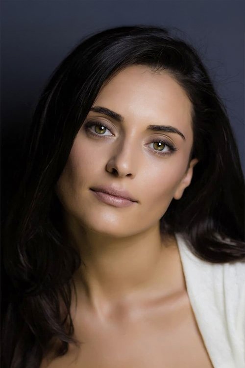 Aslihan Gurbuz as Merve Benal Aksak