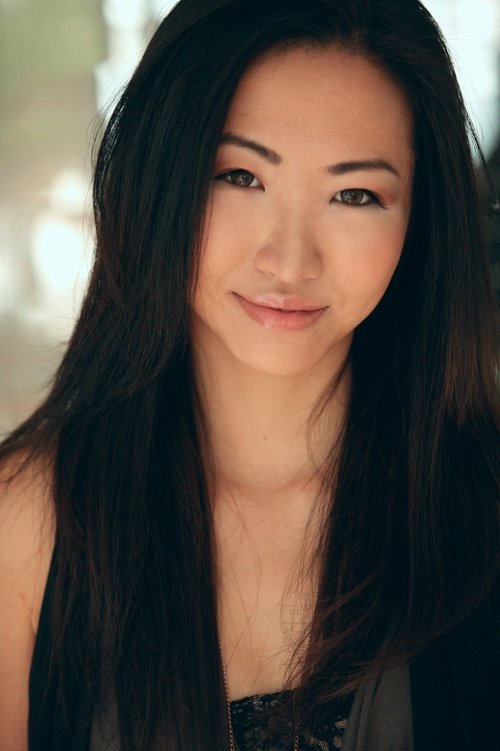 Xiren Wang as Mysterious Food Lady