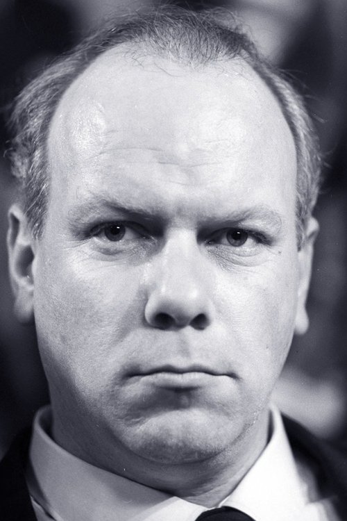 Kenneth J. Warren as Police Chief