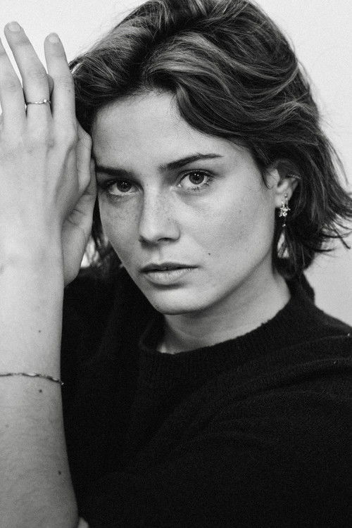 Malou Mullier as Daphné