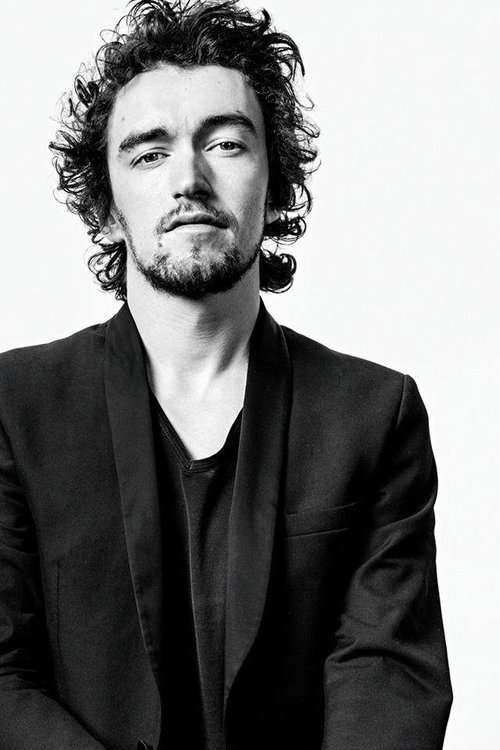 Axel Perin as Ronnie