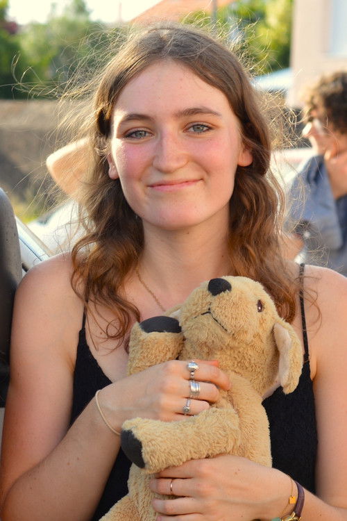 Lola Caillot--Ricaud as Lola