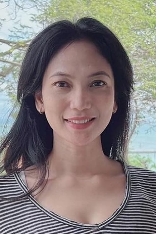 Kinaryosih as Alfie's Mother (Intan)