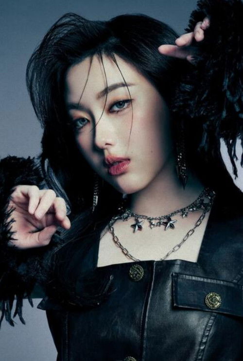 Korranid Laosubinprasoet as Self