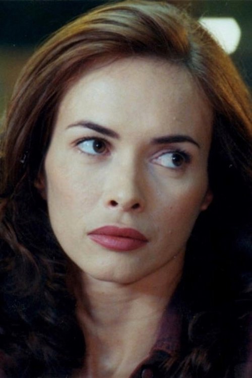 Cristina Câmara as Nina