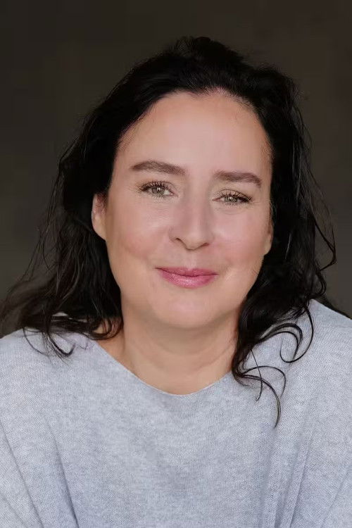 Katrin Heller as Isabel Fröbe