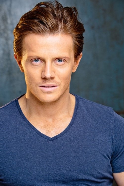 Zachary Garred as Sean