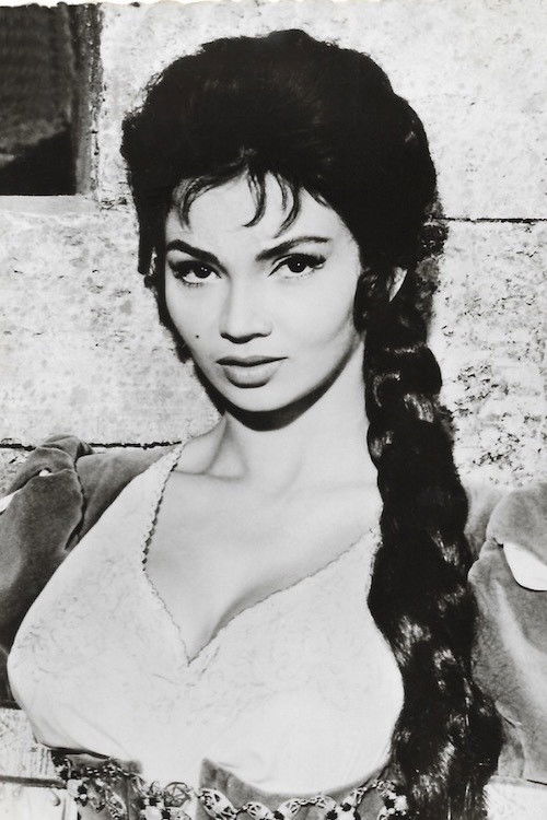 Chelo Alonso as Dolores