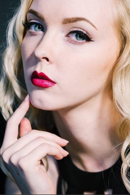 Tara Nichol Caldwell as Lyvia Ricci