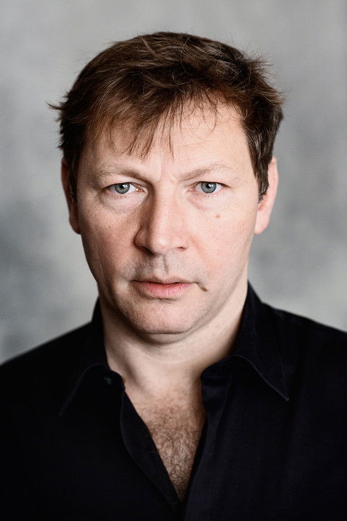 Robert Reinagl as Hans