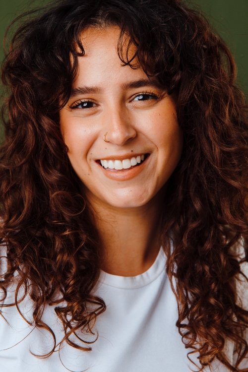 María Victoria Martínez as Sara