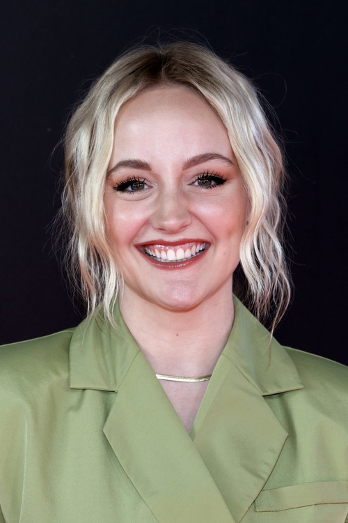 Kelli Erdmann as Woman on Dating App