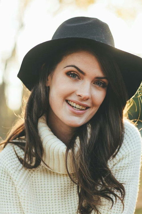 Amelia Roma as Geneviève