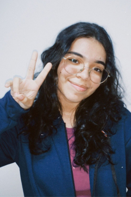 Letícia Sousa as Woman Walking 3