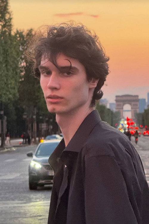 Aleksey Maltsev as Valentin